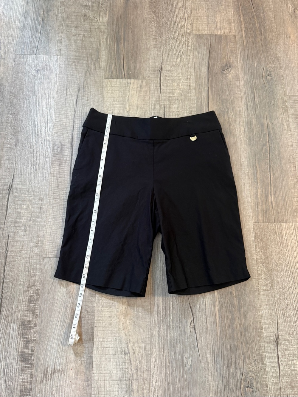 Ellen Tracy Black Midrise Bike Shorts